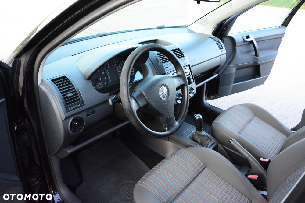 Volkswagen Polo 1.4 16V Trendline - 26