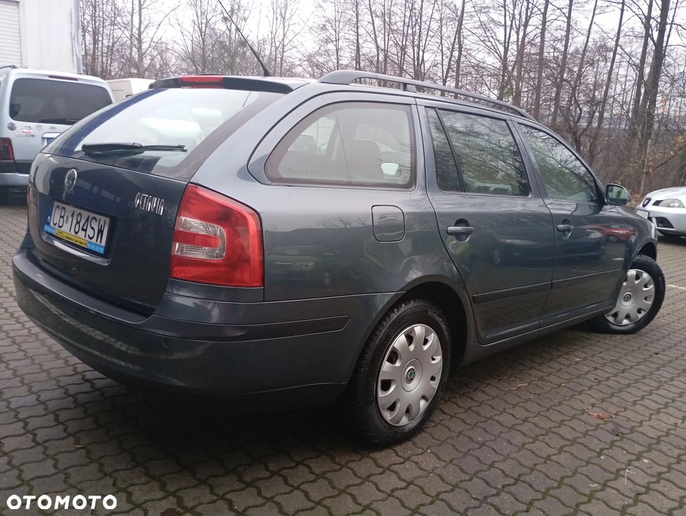 Skoda Octavia 1.6 Combi Ambiente - 13