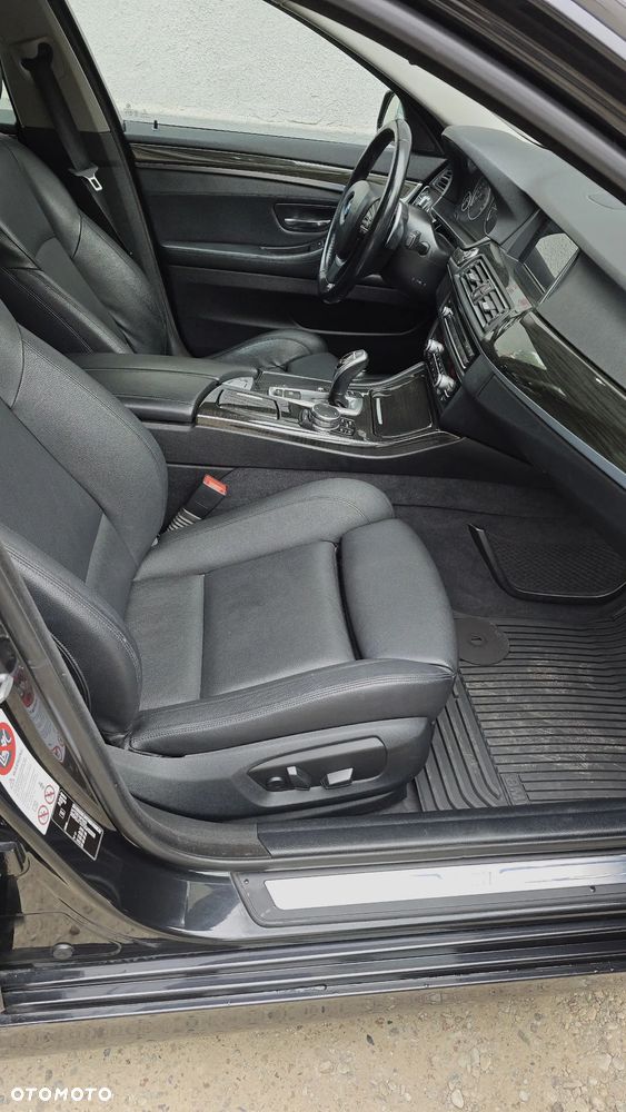 BMW Seria 5 525d Luxury Line - 10