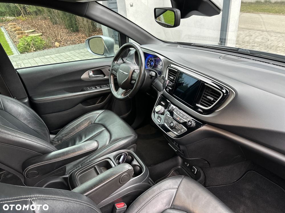 Chrysler Pacifica - 14