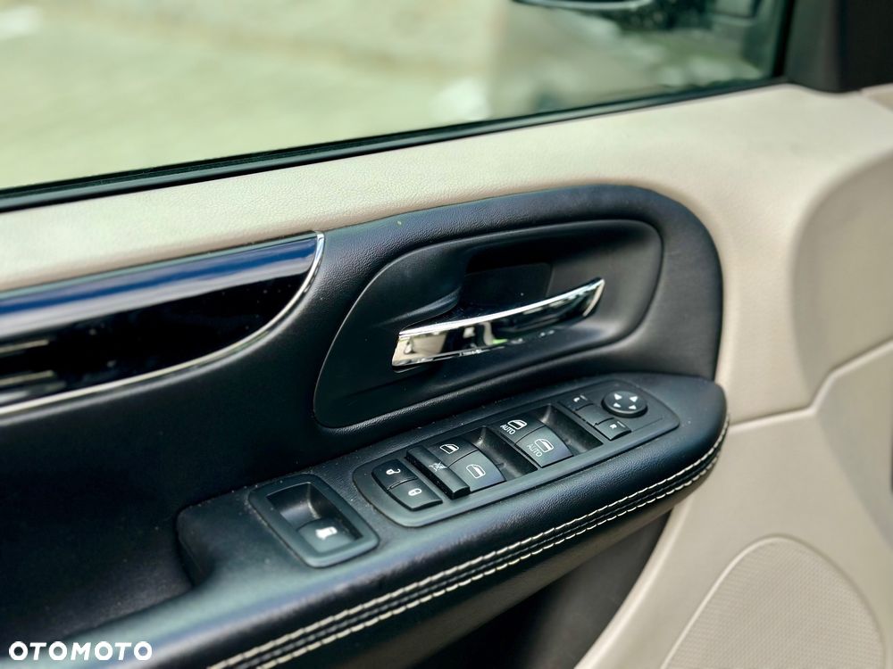Dodge Grand Caravan - 8