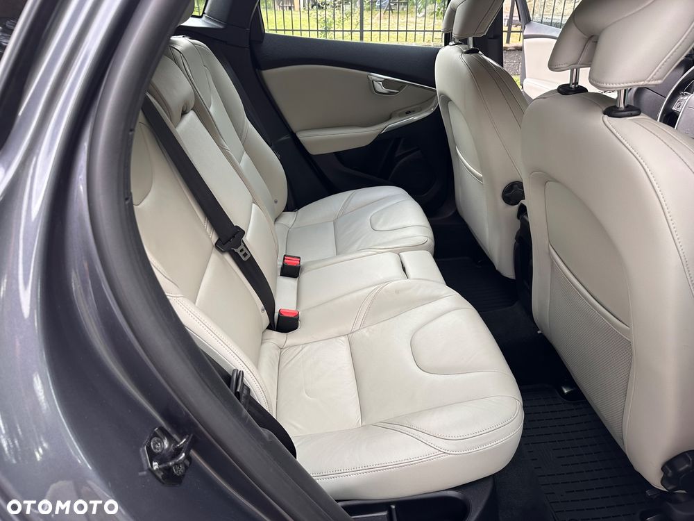 Volvo V40 D2 Summum - 26