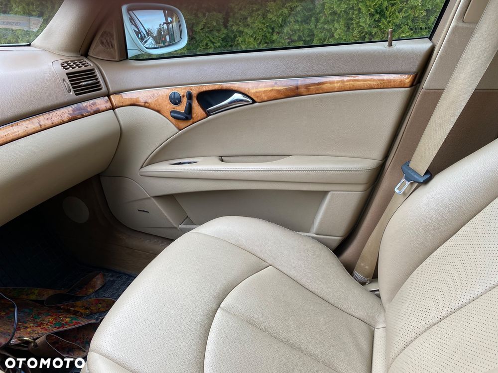 Mercedes-Benz Klasa E 350 7G-TRONIC Elegance - 26