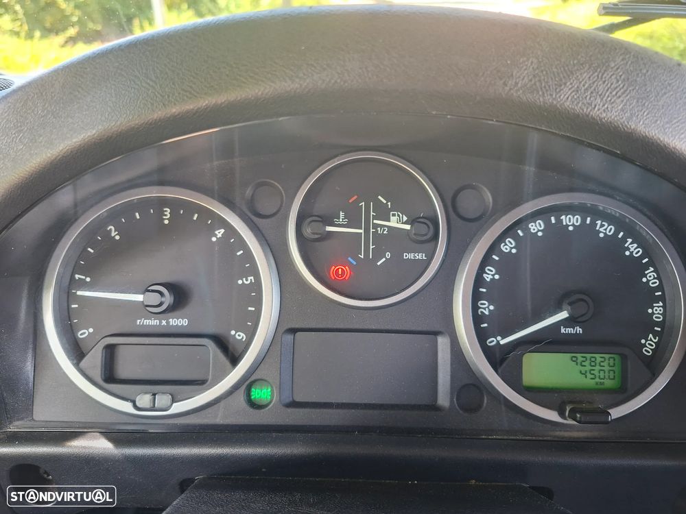 Land Rover Defender 90 2.2 CRD E - 26