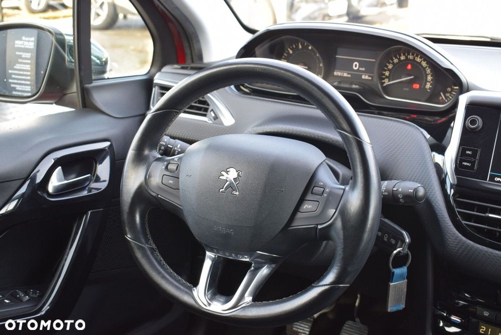 Peugeot 208 - 18
