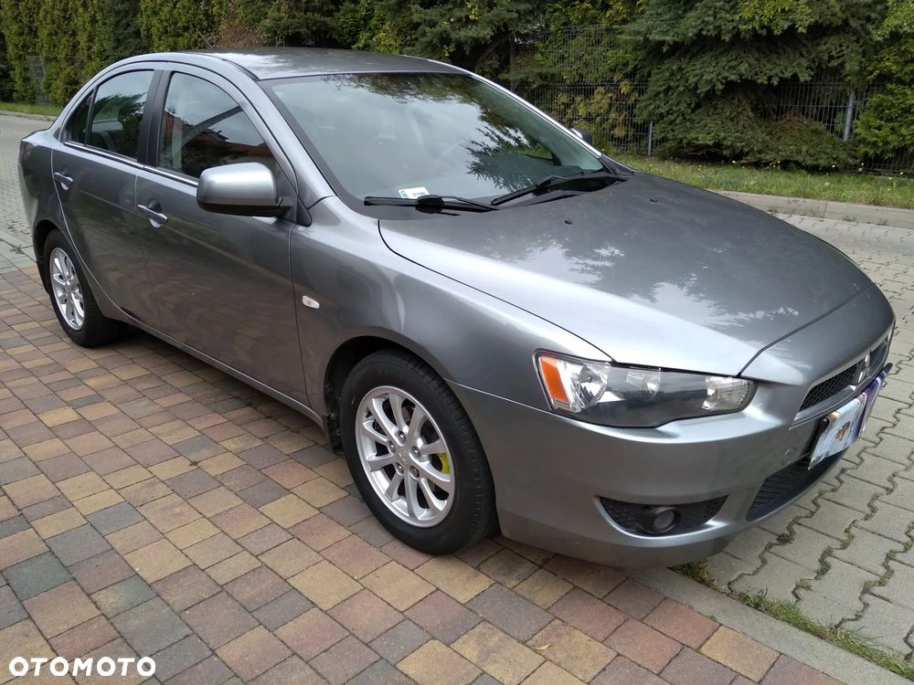 Mitsubishi Lancer 1.6 Invite - 1