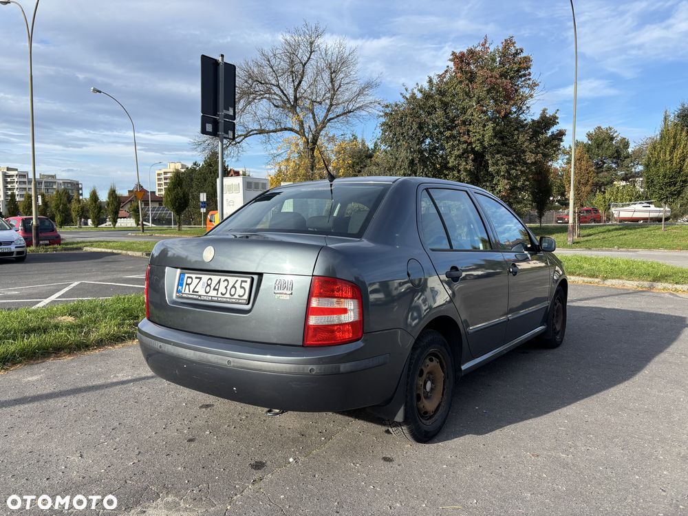 Skoda Fabia 2008 photo 2