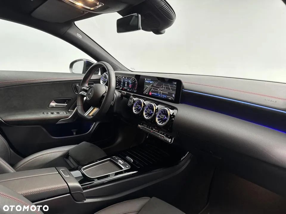 Mercedes-Benz CLA 220 4-Matic AMG Line 7G-DCT - 24