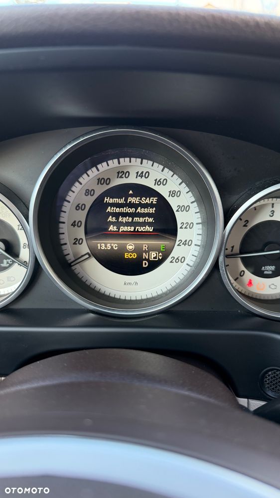 Mercedes-Benz Klasa E 220 CDI DPF BlueEFFICIENCY 7G-TRONIC Avantgarde - 24