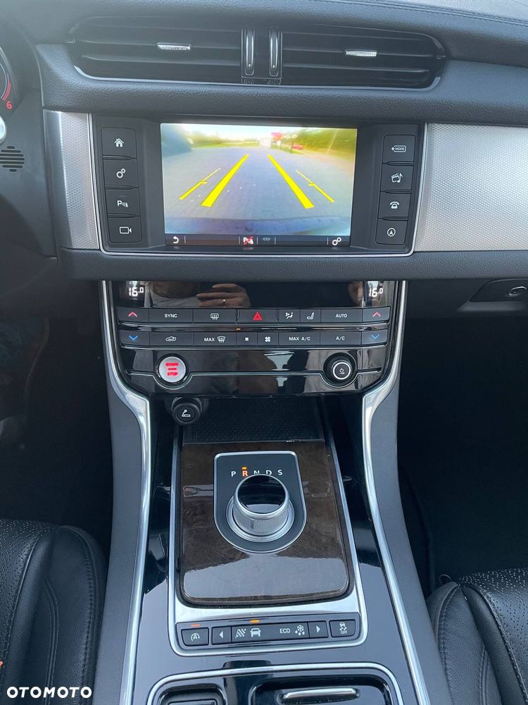 Jaguar XF 20d R-Sport Ingenium Edition - 20