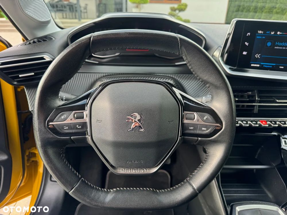 Peugeot 208 - 12