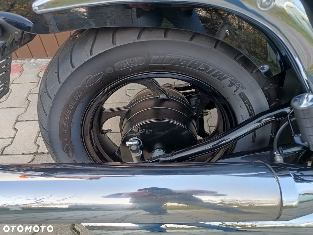 Suzuki Intruder - 17