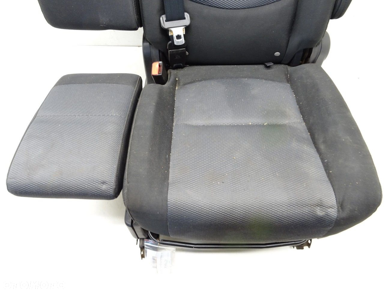 FOTEL TYLNY DRUGI RZĄD - 91.00 PLN - MAZDA 5 (CR19) 2005 - 2010 2.0 CD (CR19) 81 kW [110 KM] olej - 3