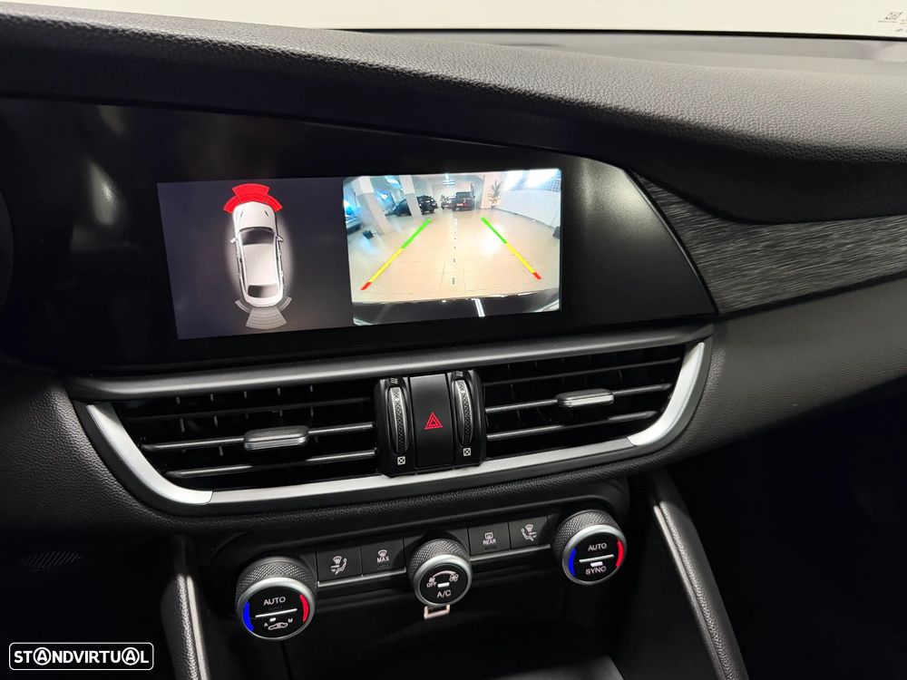 Alfa Romeo Giulia 2.2 AT8 Super - 18