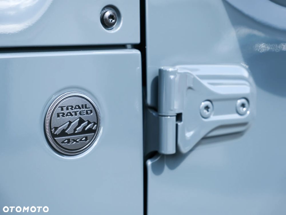 Jeep Wrangler - 8
