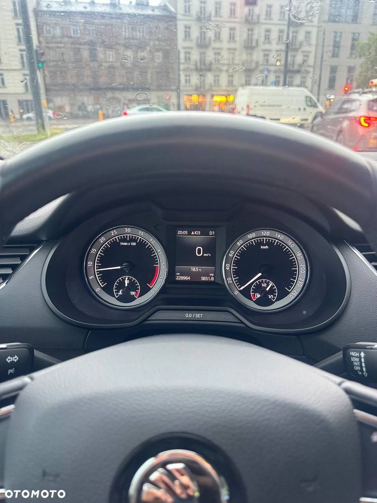 Skoda Octavia 1.6 TDI DSG Clever - 25