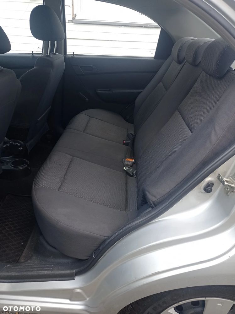 Chevrolet Aveo - 5