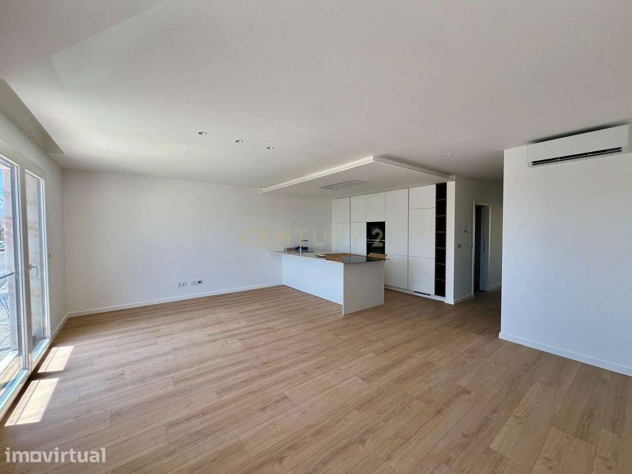 Sintra - Serra de Casal de Cambra - Apartamento T2 com parqueamento - Grande imagem: 3/8