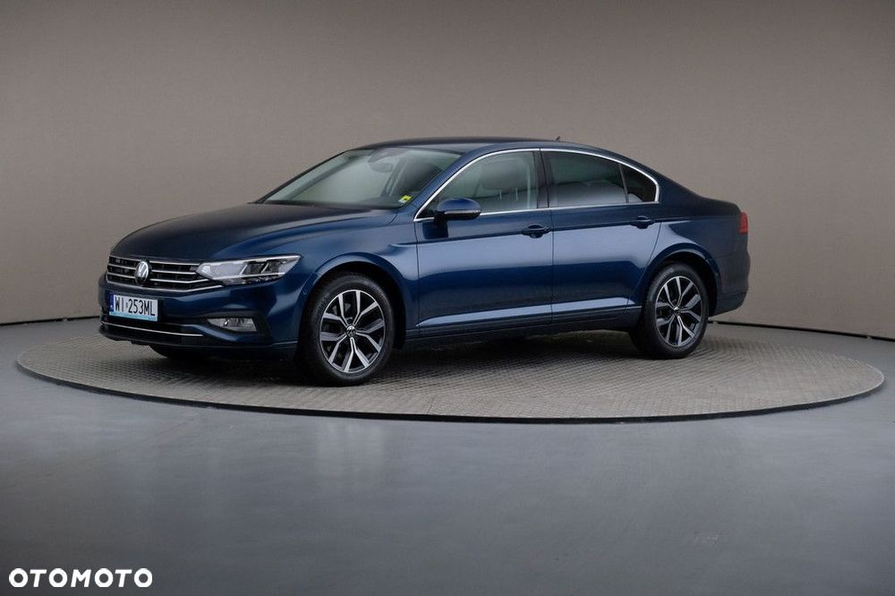 Volkswagen Passat - 1