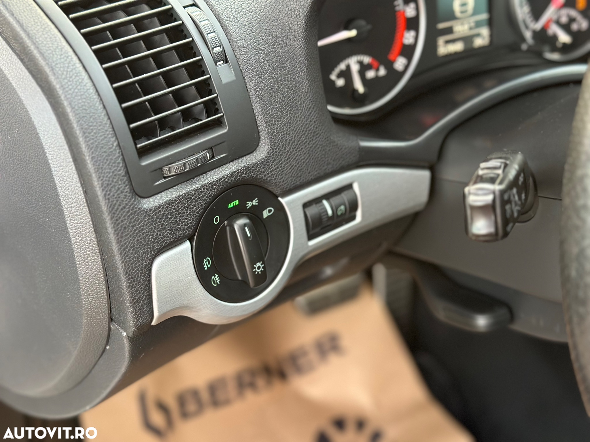Skoda Octavia Combi 2.0 TDI DPF DSG RS - 24