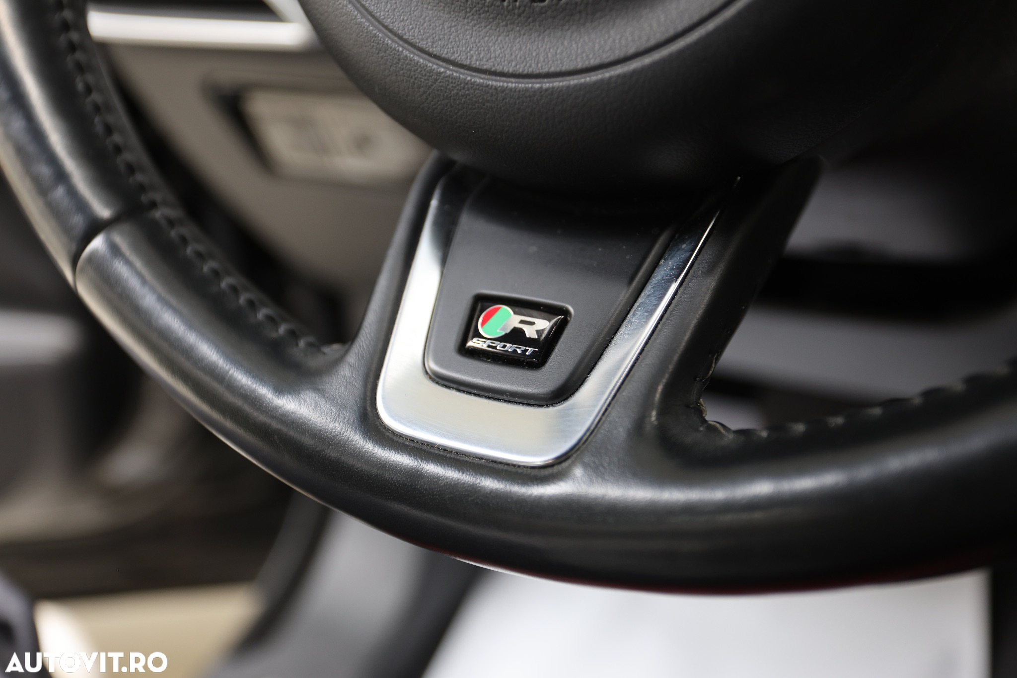Jaguar F-Pace D165 AWD R-Dynamic S - 22