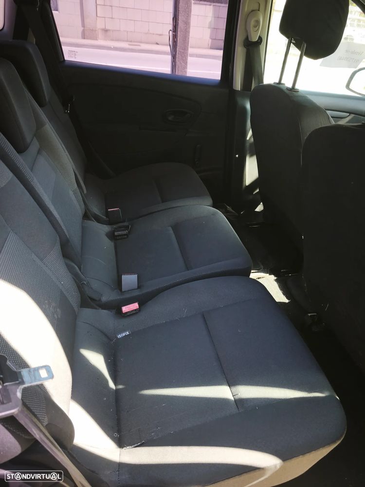 Renault Scénic 1.5 dCi Dynamique S - 4