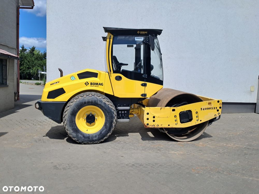 Bomag BW 177 D-5 walec drogowy 6 7 ton waga 2016r tylko 1240 mtg jednobębnowy kompaktowy Kubota 55.4KW Hamm 3307 H 7i Ammann ASC 70 / ARS 70 Caterpillar CS34 / CS44 Dynapac CA1300 / CA1400 JCB VM 75 D / CT160 zagęszczarka wibracyjny sprawny ładny budowa dróg - 7