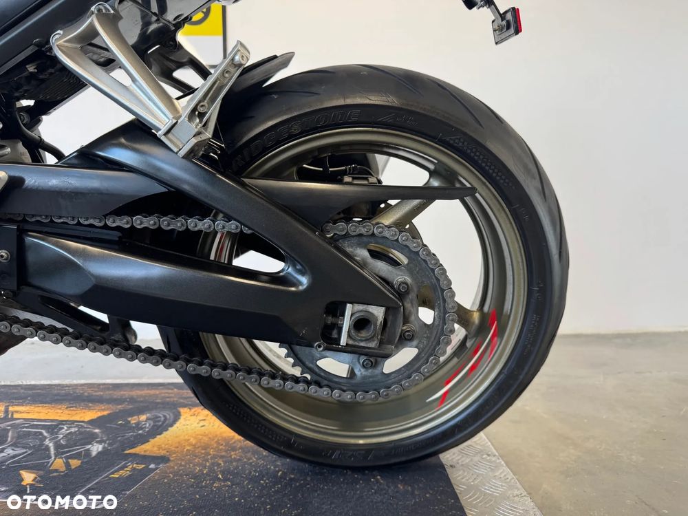 Yamaha FZ - 24
