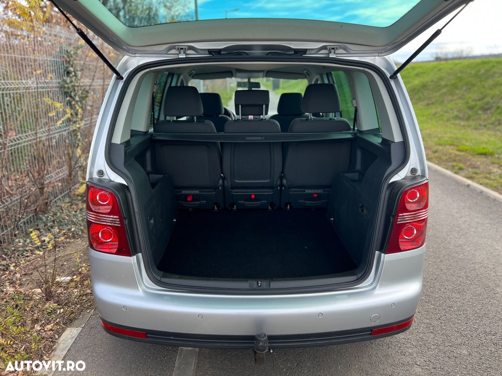 Volkswagen Touran 2.0 TDI DPF BlueMotion Technology Highline - 12