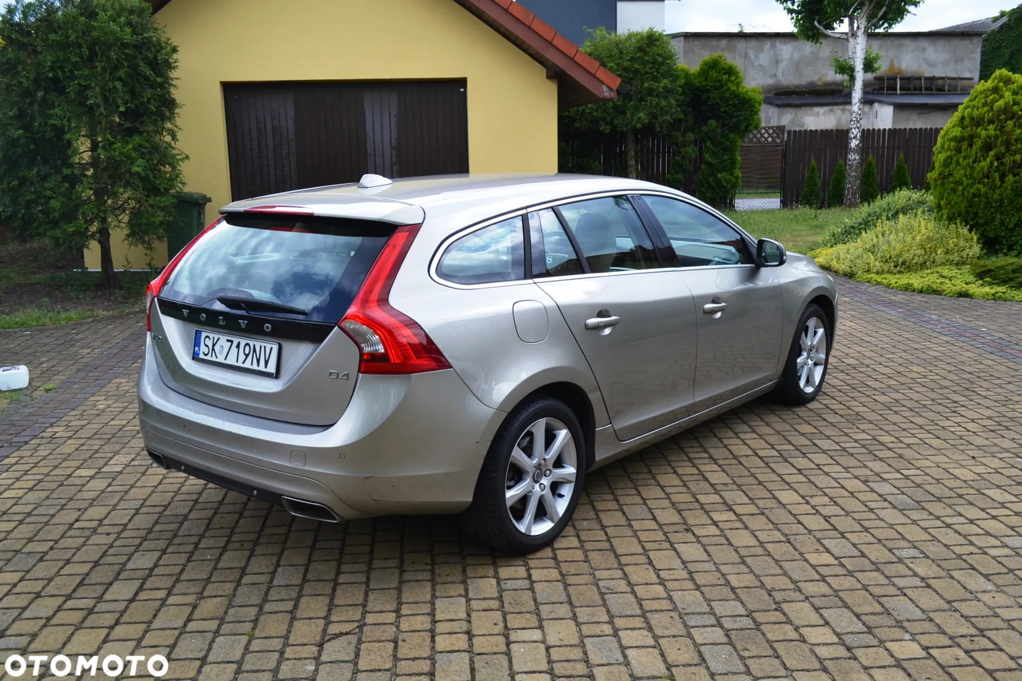 Volvo V60 D4 Drive-E Momentum - 3