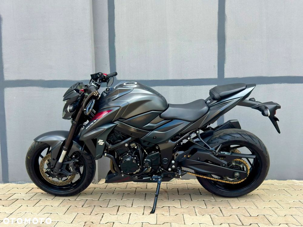 Suzuki GSX - 5