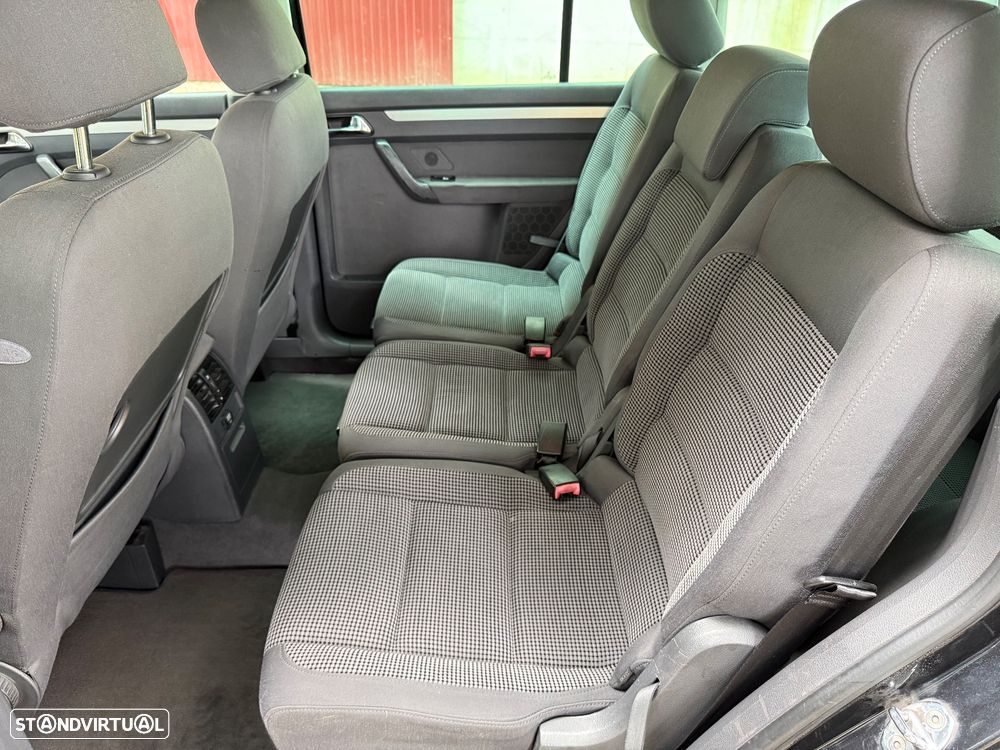 VW Touran 1.9 TDi Highline 7L - 8