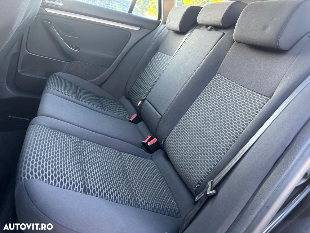 Volkswagen Golf 1.6 TDI DPF Comfortline - 8