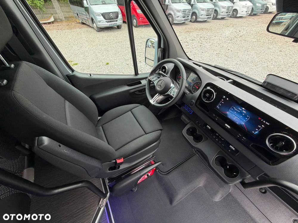 Mercedes-Benz Sprinter 519 - 18