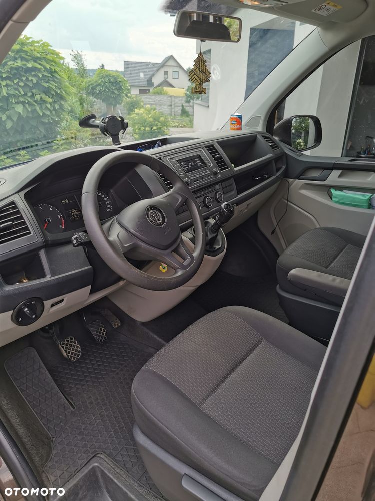 Volkswagen Caravelle - 4