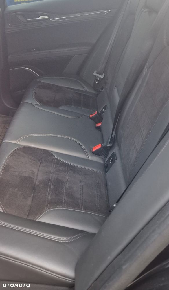 Alfa Romeo Stelvio 2.0 Turbo Veloce TI Q4 - 25