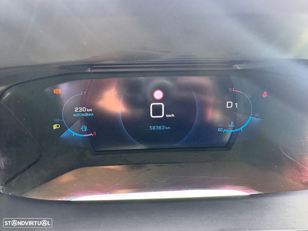 Peugeot 2008 PureTech 130 EAT8 GT Pack - 10