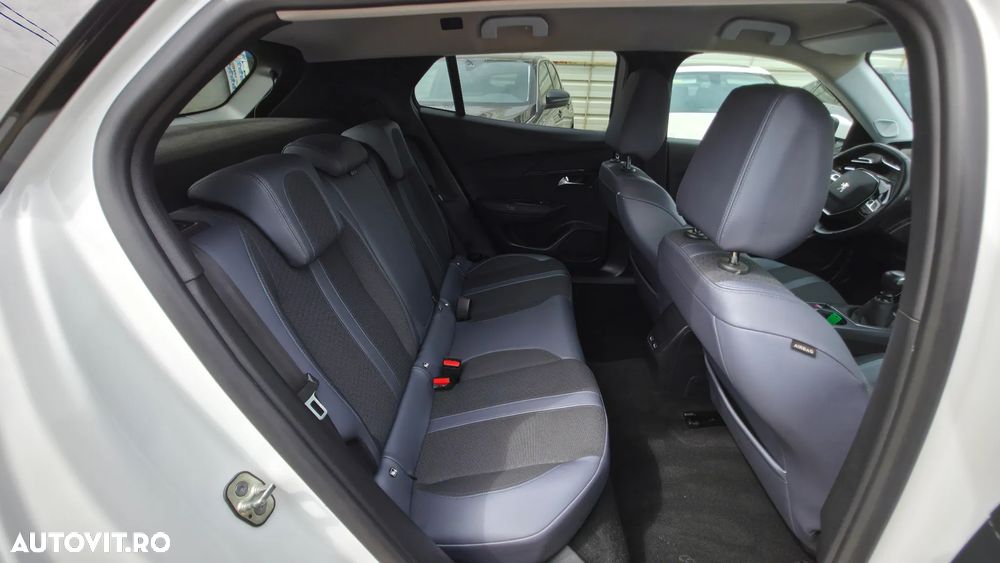 Peugeot 2008 1.2 L PureTech STT Allure - 17