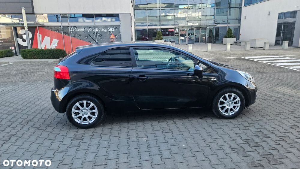 Kia Rio 1.4 Fifa World Cup Edition - 5