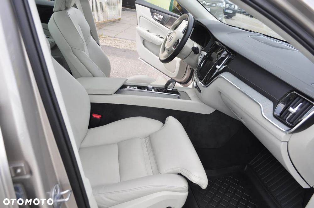 Volvo S60 B5 B AWD Ultimate Dark - 14