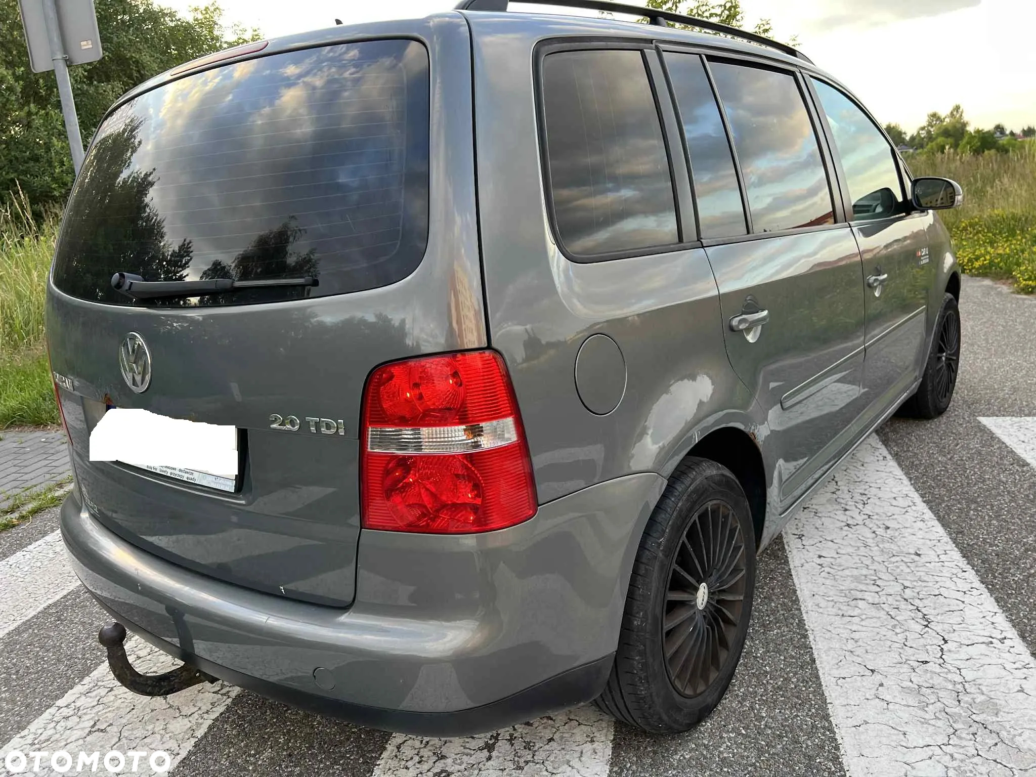 Volkswagen Touran 2.0 TDI Highline DSG - 14