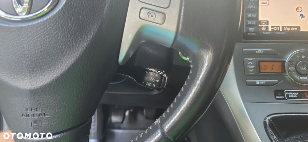 Toyota Auris 2.2 D-4D D-CAT - 17