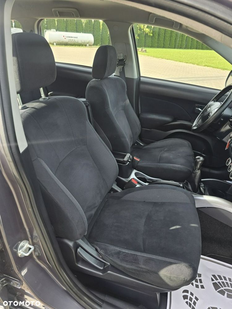 Mitsubishi Outlander - 23