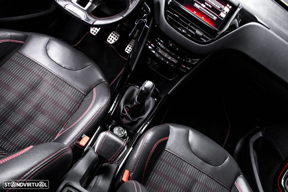 Peugeot 2008 1.2 PureTech GT Line - 32