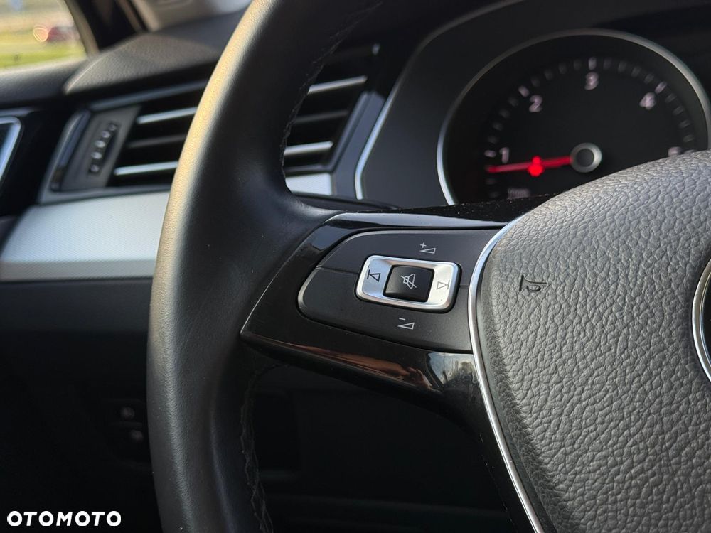 Volkswagen Passat 2.0 TDI (BlueMotion Technology) Comfortline - 24