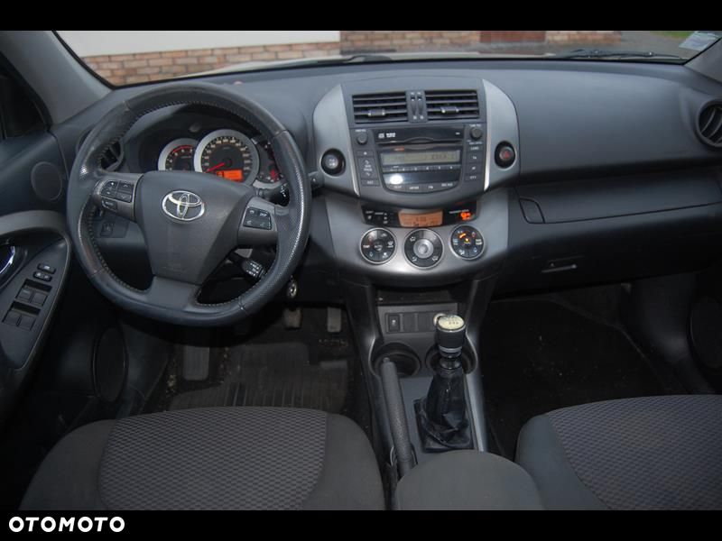 Toyota RAV4 - 8