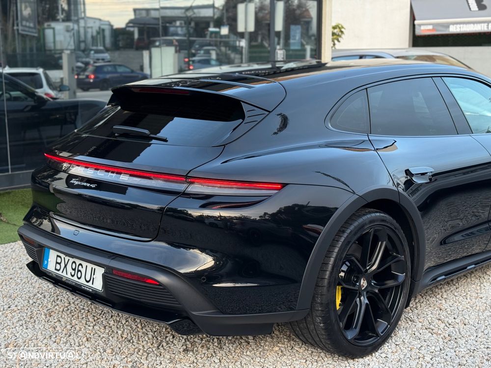 Porsche Taycan Cross Turismo 4 - 17