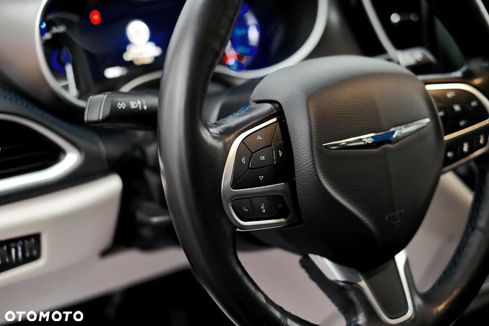 Chrysler Pacifica - 15