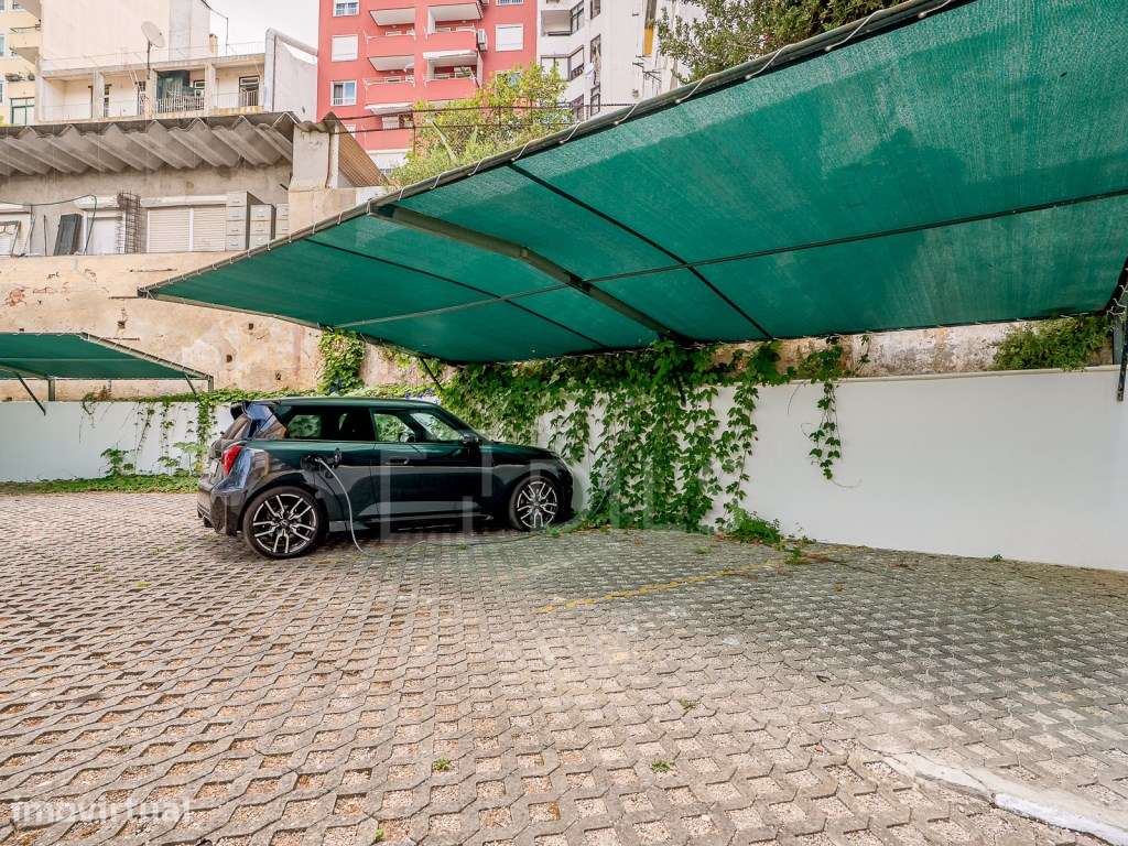 Apartamento T3 renovado com garagem, arrecadação e varanda em Lisboa. - Grande imagem: 3/25
