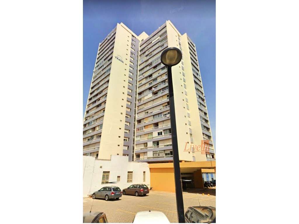 Lote de 8 Imóveis para venda em Conjunto em Lisboa, Barreiro, Moita... - Grande imagem: 3/24